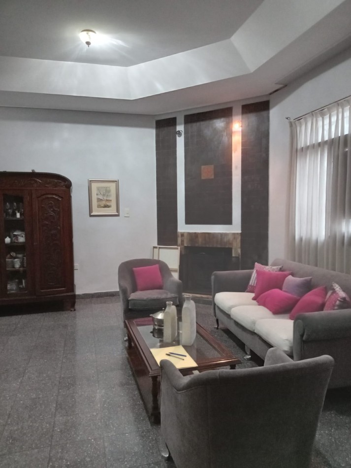 EXCELENTE CASA IDEAL FAMILIA NUMEROSA